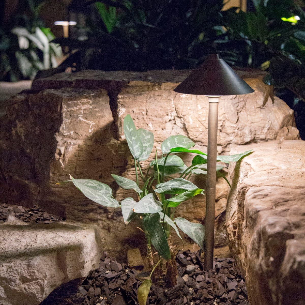 Aquascape Luz LED de paisaje para camino y área, diseño superior de sombrero, latón duradero, acabado de bronce antiguo, 3 vatios, LVL de bajo