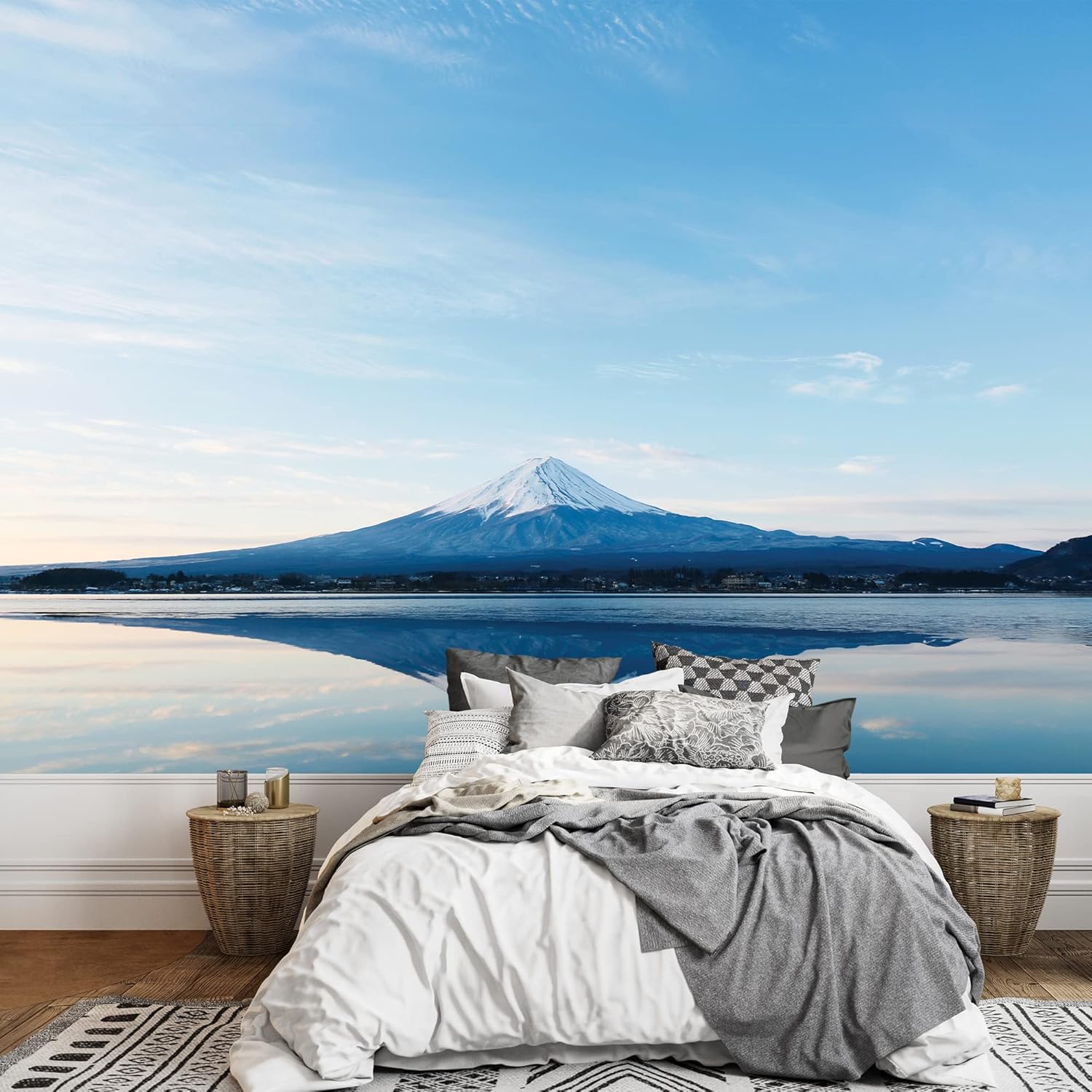 wall26 – Monte Fuji y reflejo en un lago perfectamente liso – Paisaje – Mural de pared, adhesivo extraíble, decoración del hogar – 66 x 96 pulgadas