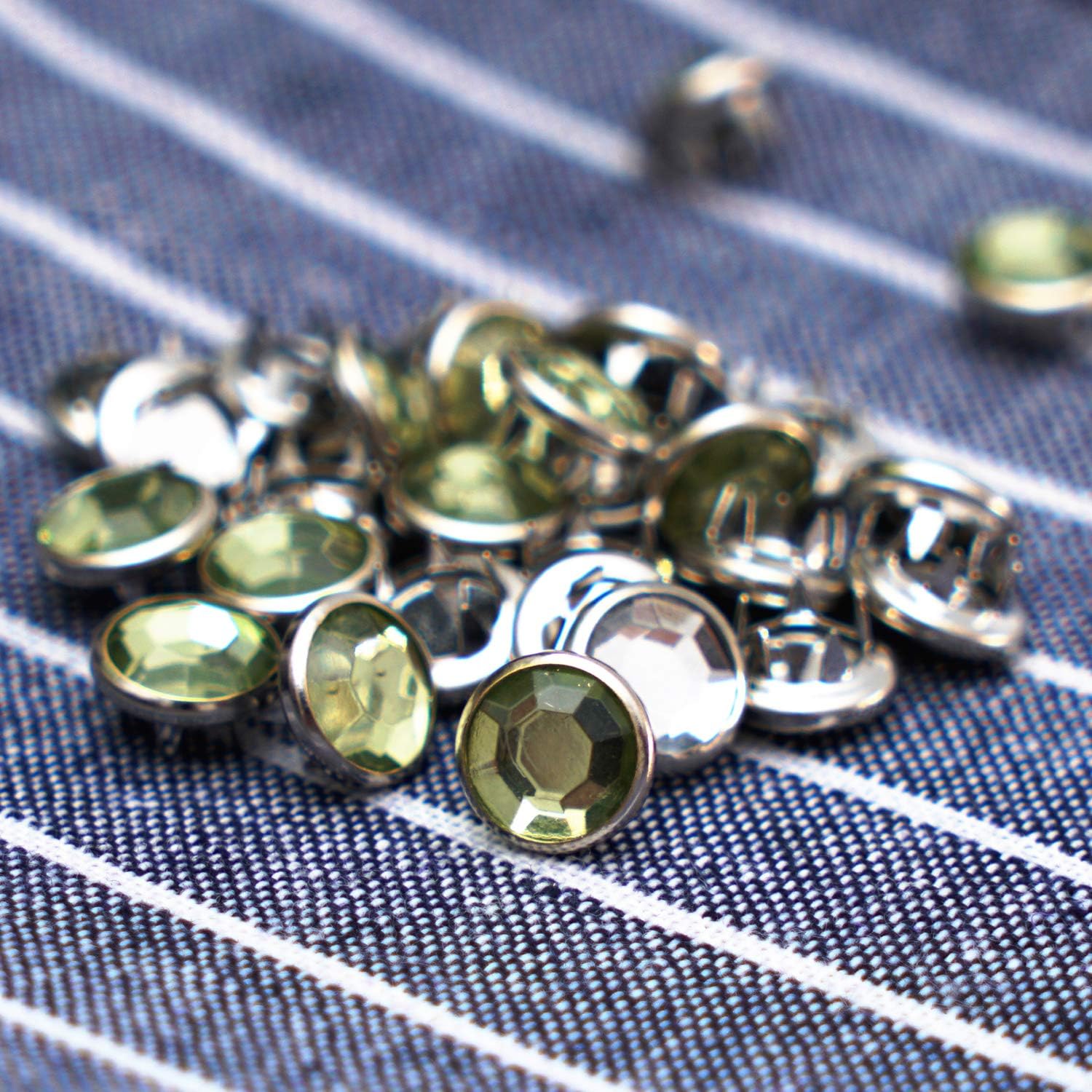 Broches de perlas para camisa occidental, 50 juegos de cierre a presión de 16L0.354 in, anillos clásicos de perlas para ropa, tachuelas con caja de