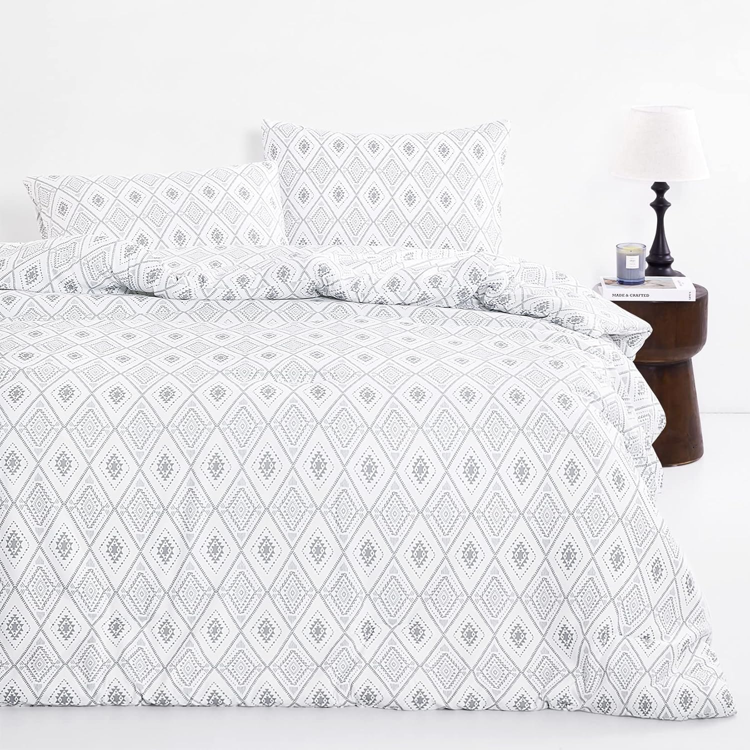 Wake In Cloud – Juego de edredón bohemio, patrón geométrico bohemio gris gris con forma de diamante impreso en blanco, ropa de cama de microfibra