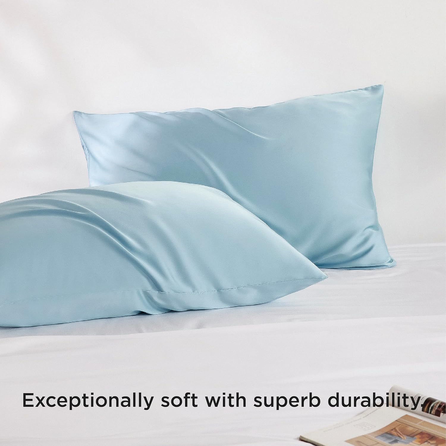 Bedsure Juego de 2 fundas de almohada de satén sedoso para el cabello, juego de 2 fundas de almohada de satén azul canal, satén mejorado similar a