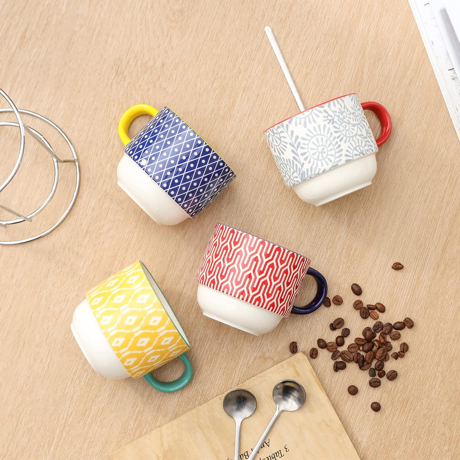 Selamica Juego de 4 tazas de café de cerámica, apilables de porcelana grandes de 14 onzas con cucharas y estante de soporte, perfectas para té