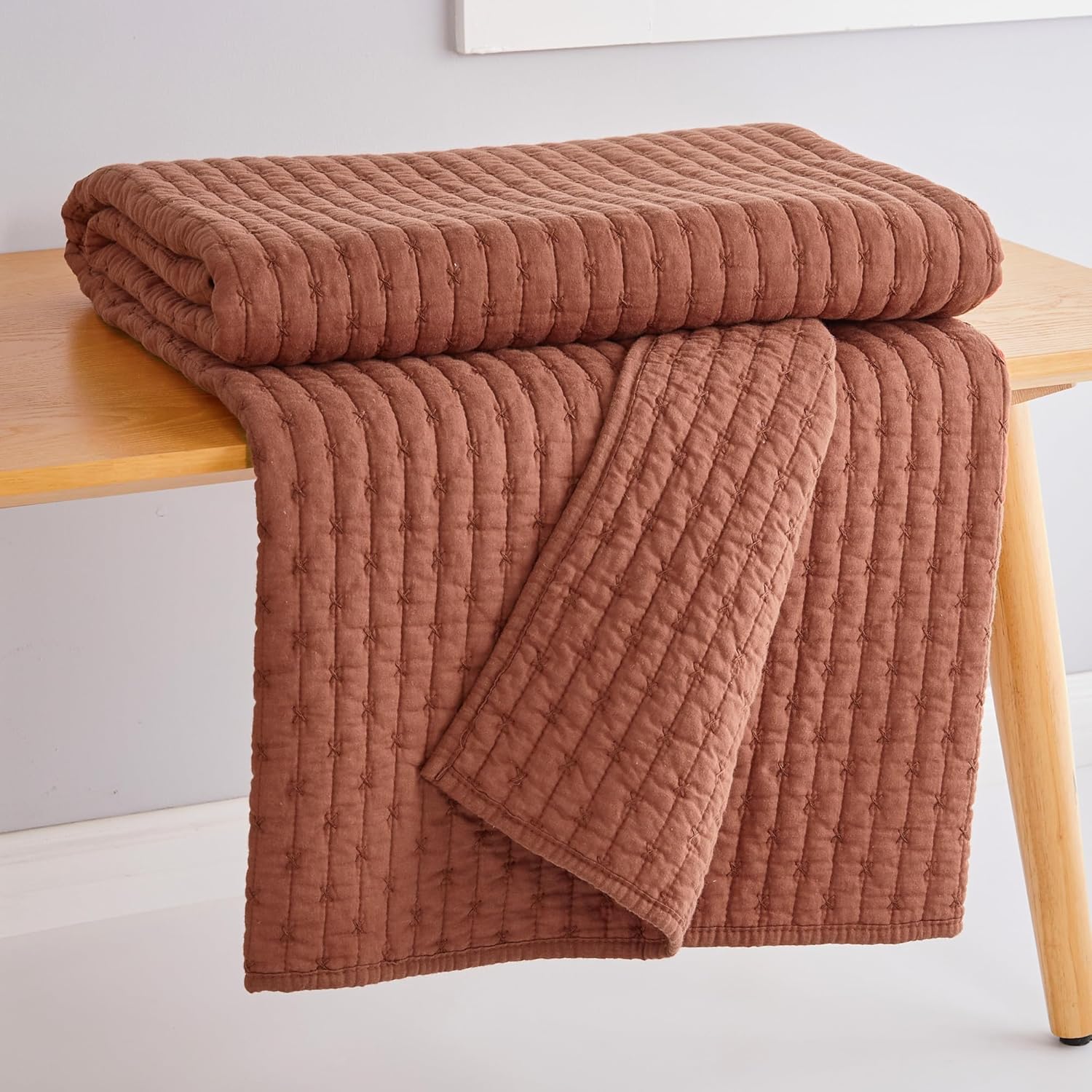 Levtex Home – Adobe en punto de cruz – Manta acolchada – 50×60 pulgadas – Patrón de punto de cruz – Patrón reversible – Tela de algodón