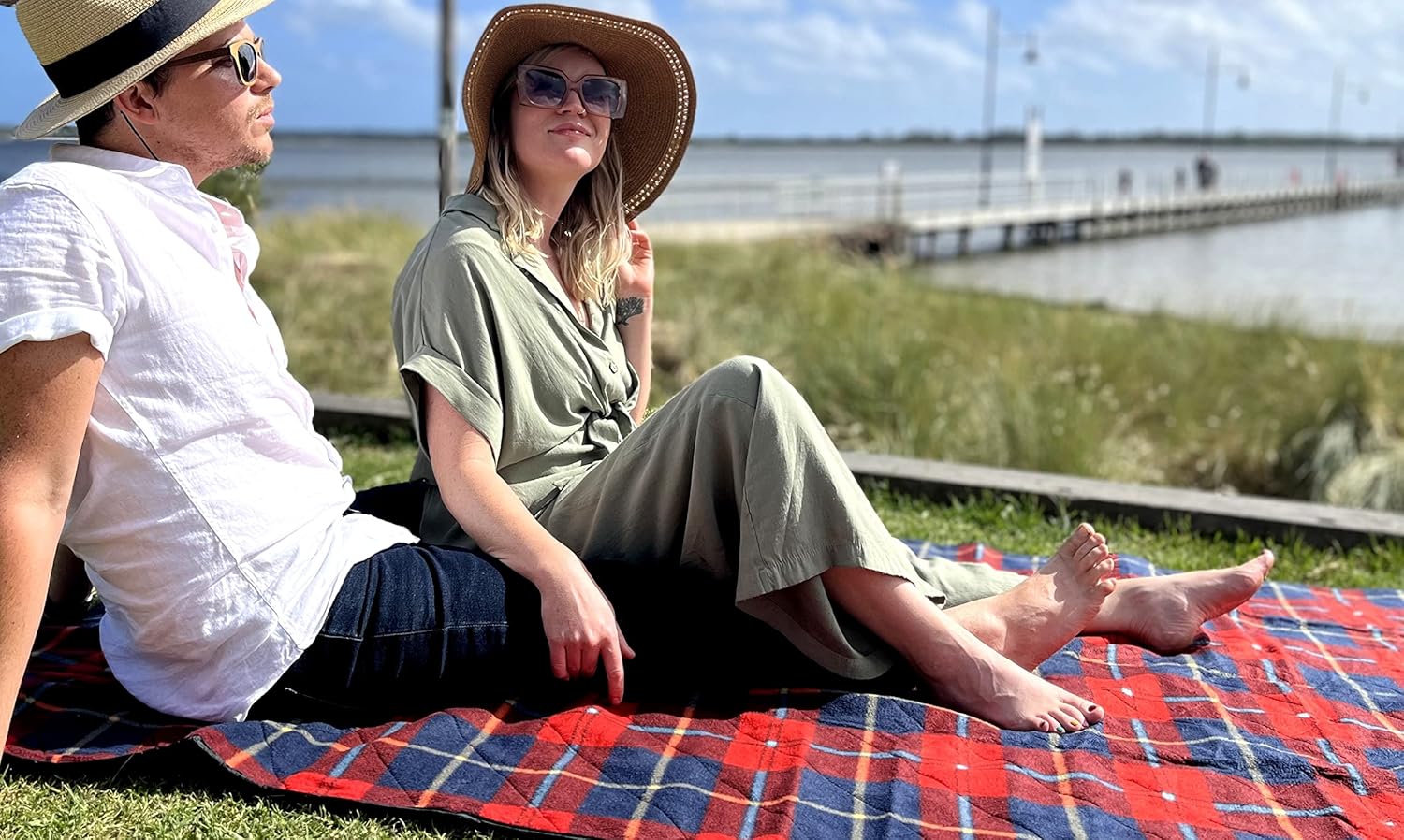 DOWN UNDER OUTDOORS – Manta acolchonada de forro polar extragrueso, impermeable y resistente al viento, para estadios, campamentos, pícnic,