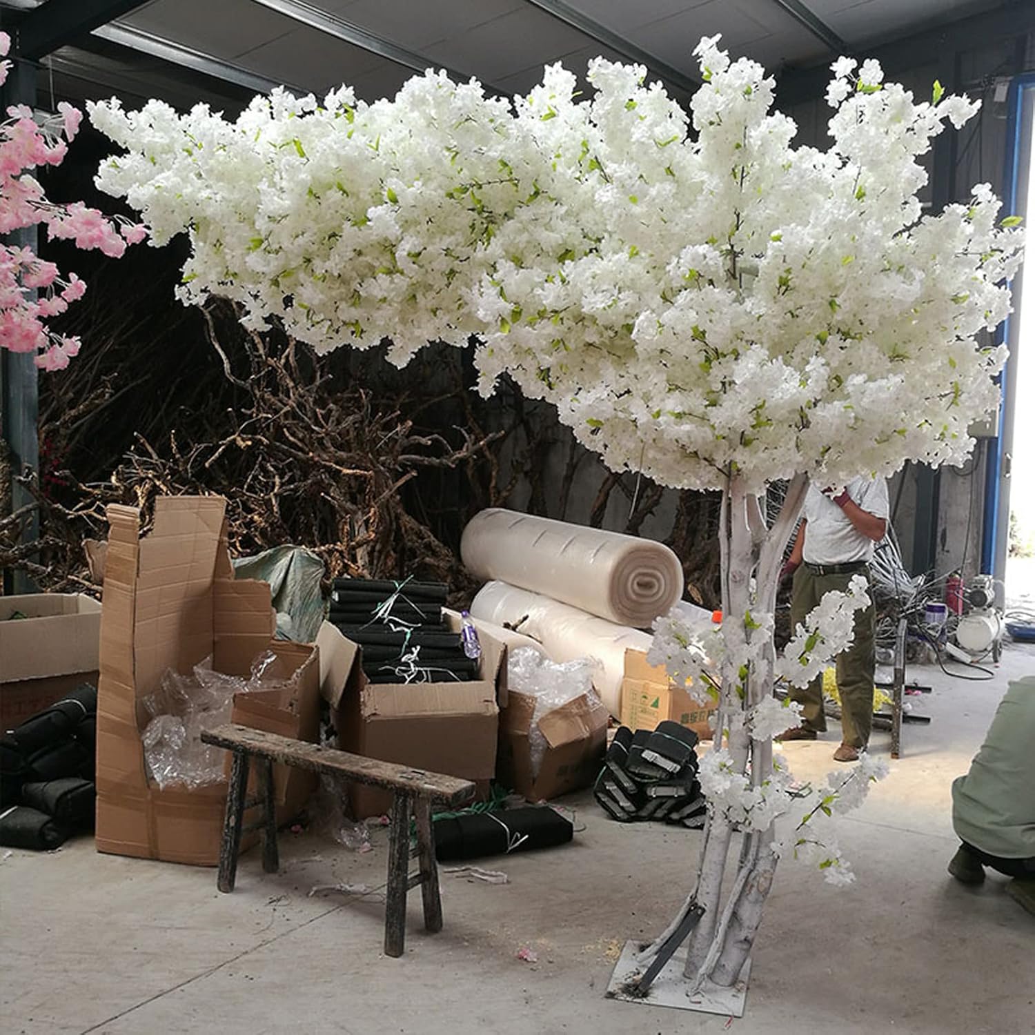 Árbol de cerezo artificial  Impresionantes flores blancas de Sakura  Decoración de hotel para interiores y exteriores  4.9 ft de altura por 4.9 ft