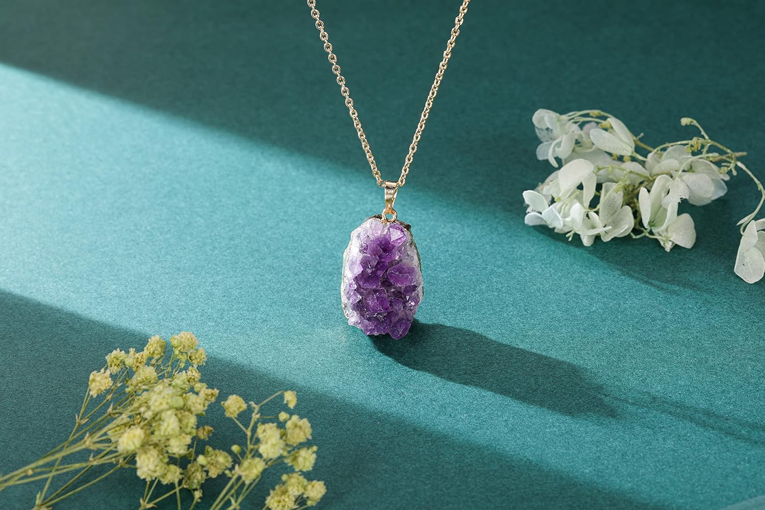 Jovivi Collar de cristal de amatista natural para mujeres y hombres, collar con colgante de piedra de cuarzo de amatista áspera irregular para