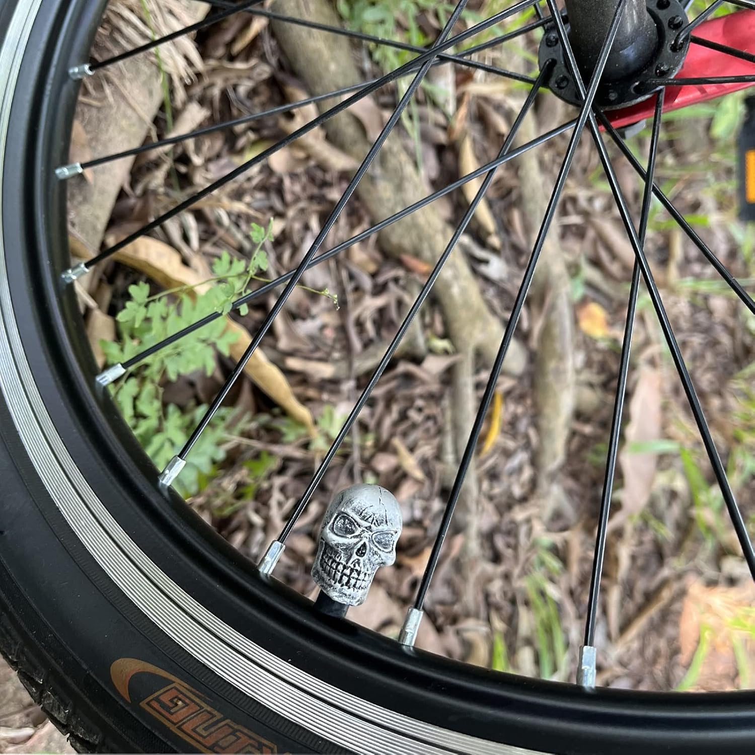 Tapas de llanta de neumático de automóvil con diseño de calavera para la mayoría de vehículos, bicicletas, motocicletas, color plateado