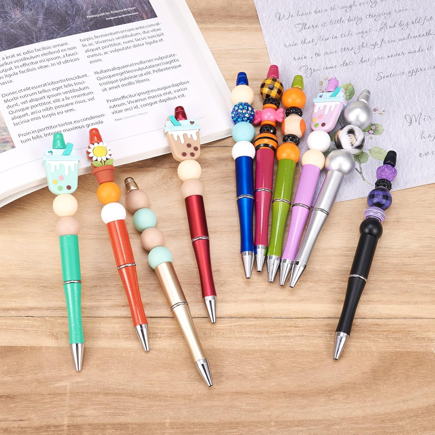 Beadthoven – 20 bolígrafos de plástico con cuentas con eje de bolígrafo de tinta negra para manualidades, suministros de decoración de bolígrafos,