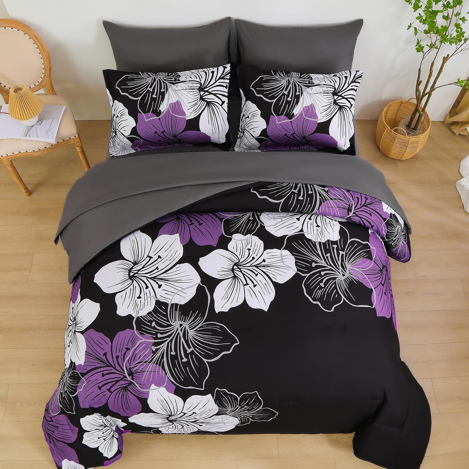 Luxudecor Juego de edredón floral tamaño King, 7 piezas de cama en una bolsa, juego de edredón floral morado y sábanas, juegos de cama completos de