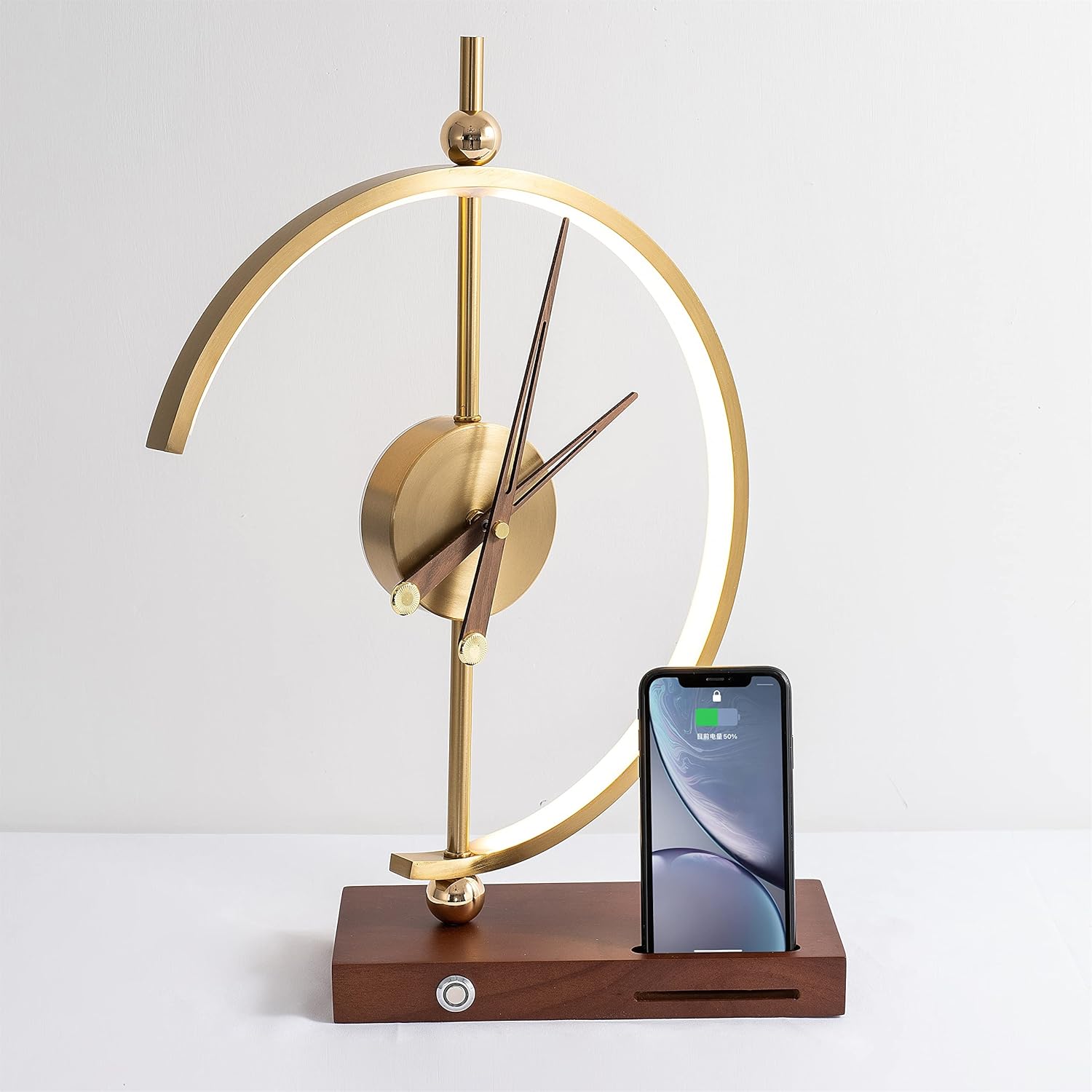 Reloj ‘Golden Time’  Lámpara de mesa  Qi inalámbrico y cargador USB para el hogar, oficina y hotel, reloj analógico dorado con manecillas de madera,