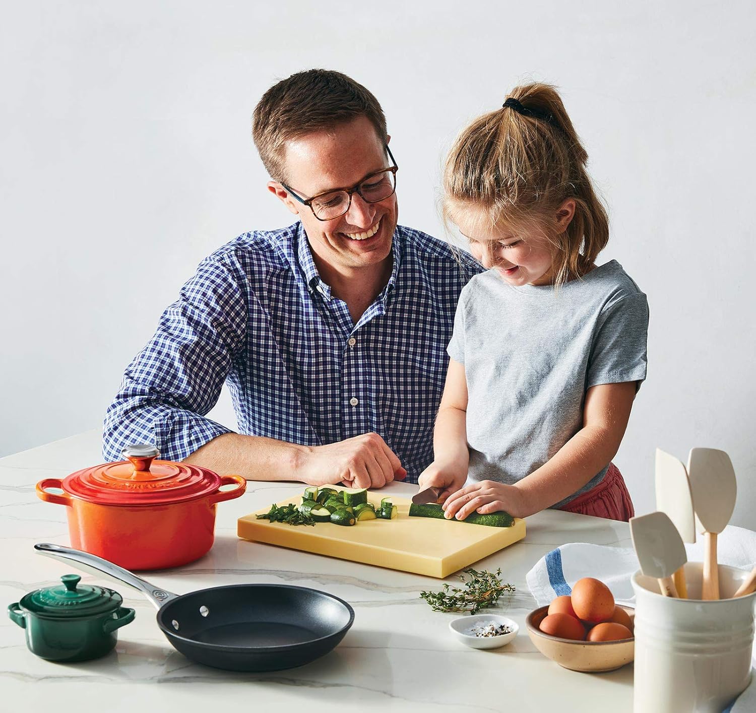 Le Creuset Juego de utensilios de cocina de hierro fundido esmaltado de 5 piezas SS Knob Condo – Llama