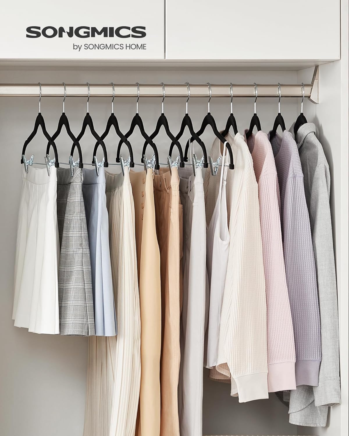 SONGMICS Paquete de 20 perchas para pantalones, perchas de terciopelo de 16.7 pulgadas de largo con clips ajustables, resistentes, antideslizantes,