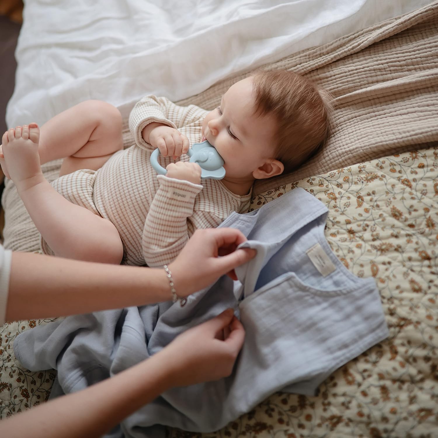 mushie Manta portátil para bebé, 100% muselina de algodón orgánico, saco de dormir para bebés (azul bebé)