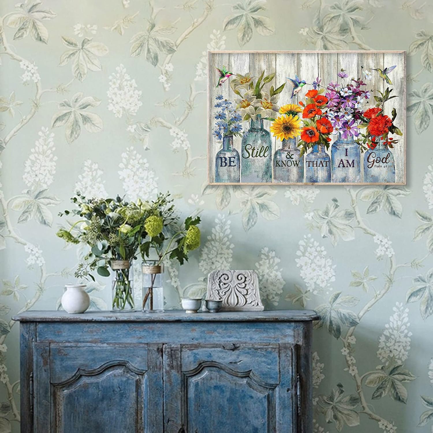 Arte de pared con diseño de flores en jarrón, diseño rústico de granja, lienzo floral, decoración de pared con texto en inglés Be Still and Know