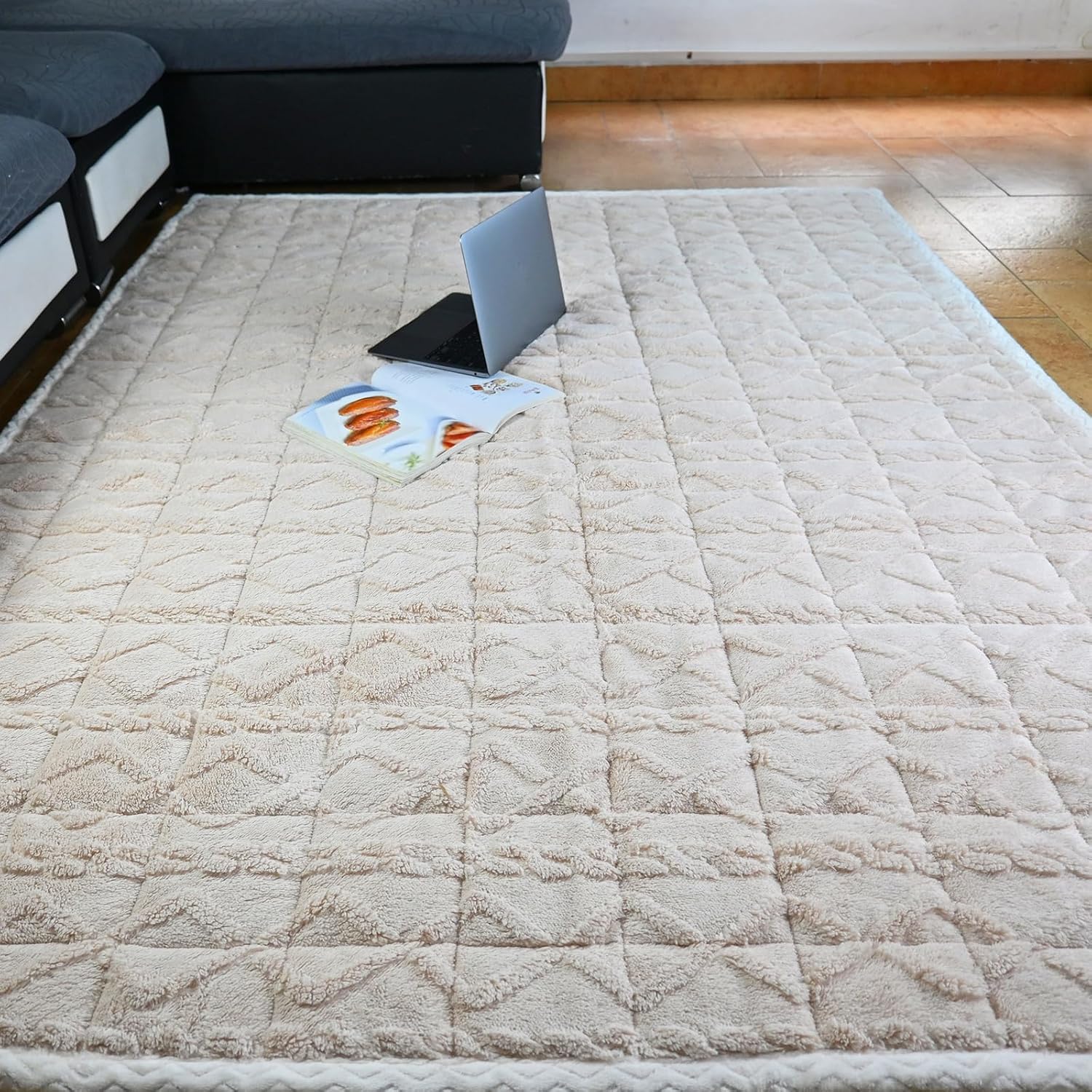 Beyeutao Alfombras de terciopelo grandes para dormitorio, sala de estar, alfombra mullida de 6 x 6.6 pies, alfombra antideslizante color camello