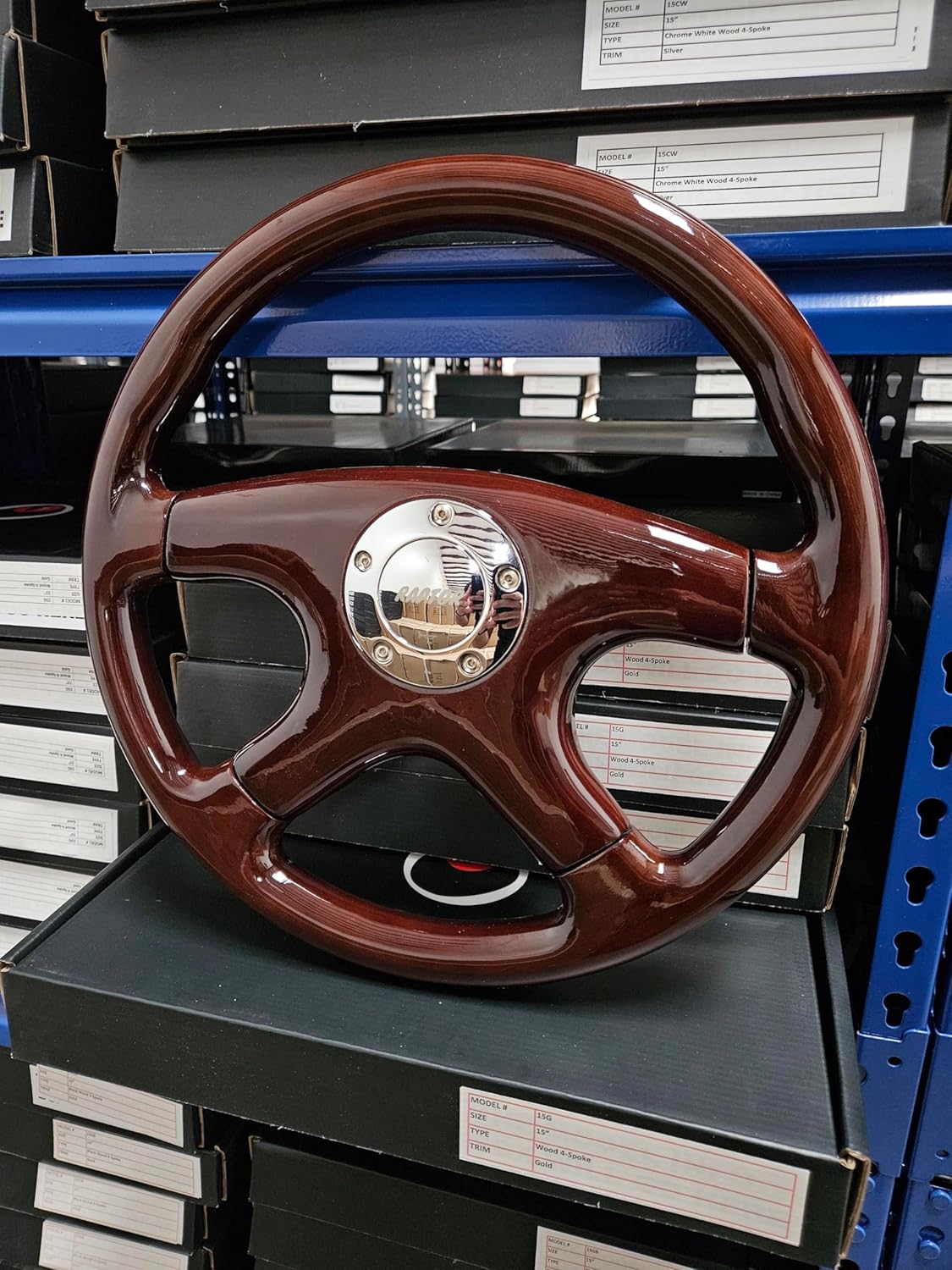 Raptor Volante de madera de nogal oscuro de 15″ (plata)