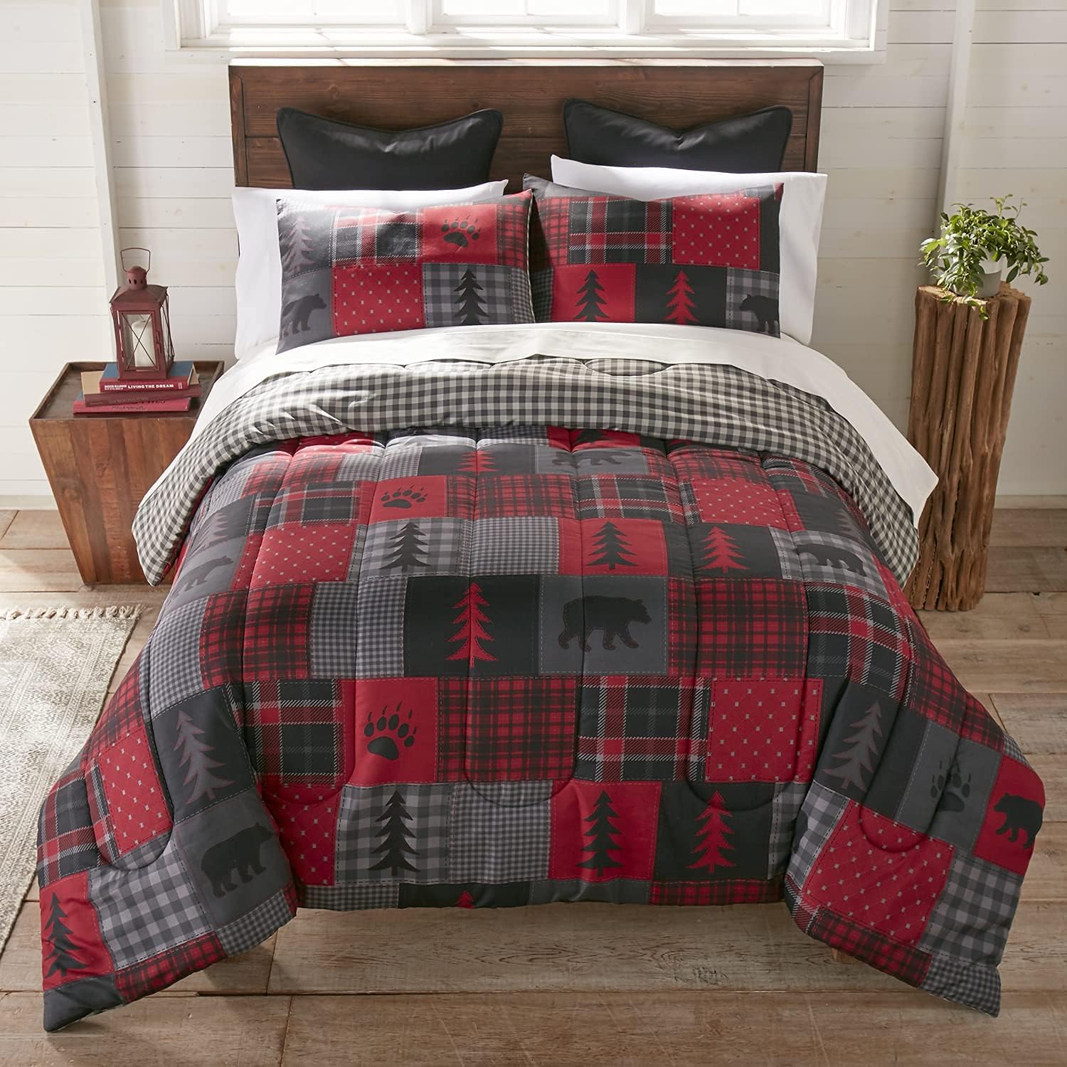 Donna Sharp Juego de edredón Queen  Juego de 3 piezas  Bosque Rojo  Edredón Queen y dos fundas de almohada estándar  Lavable a máquina