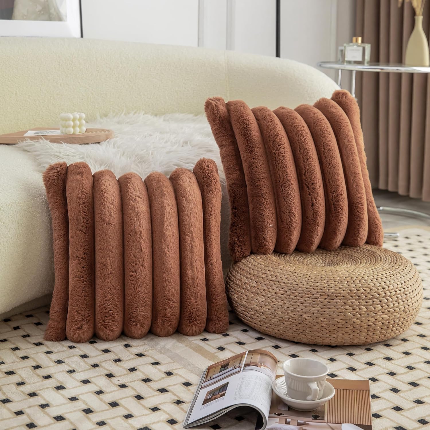 Neelvin Juego de 2 fundas de almohada decorativas de piel sintética marrón de 18 x 18 pulgadas, fundas de cojín de terciopelo para sofá