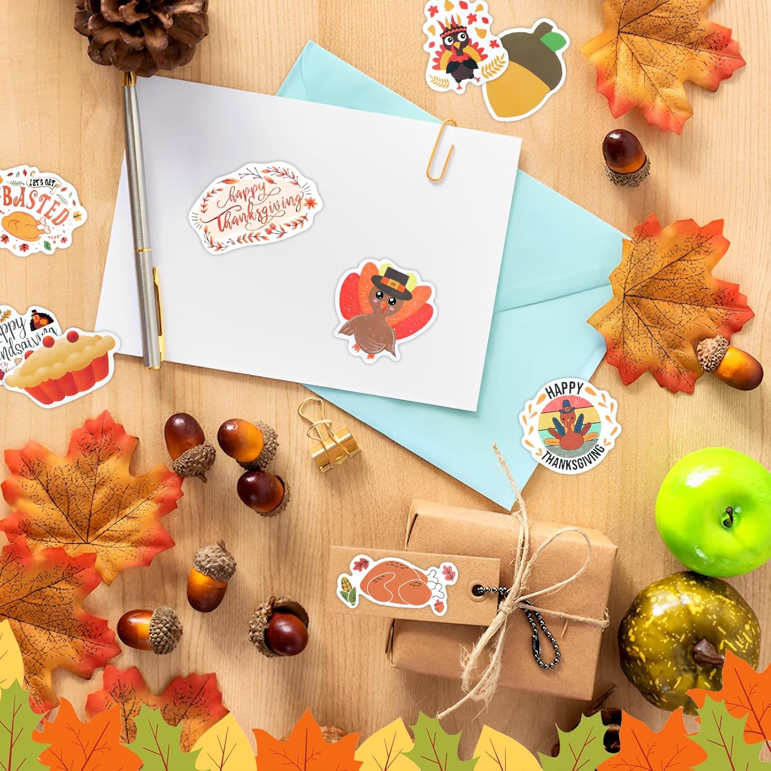 100 calcomanías de otoño de Acción de Gracias, calcomanías de vinilo de hoja de arce y calabaza, lindas calcomanías de Acción de Gracias para