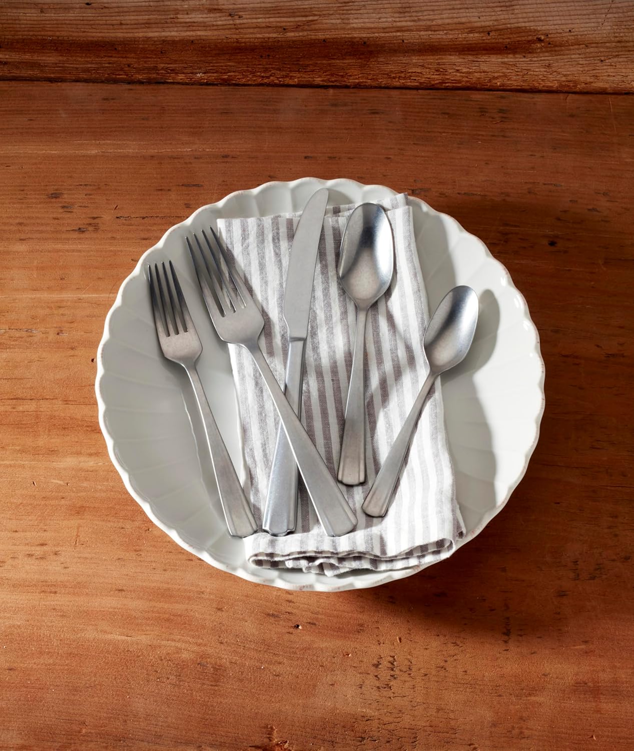 Lenox French Perle – Juego de cubiertos de vieiras, 65 unidades, metálico