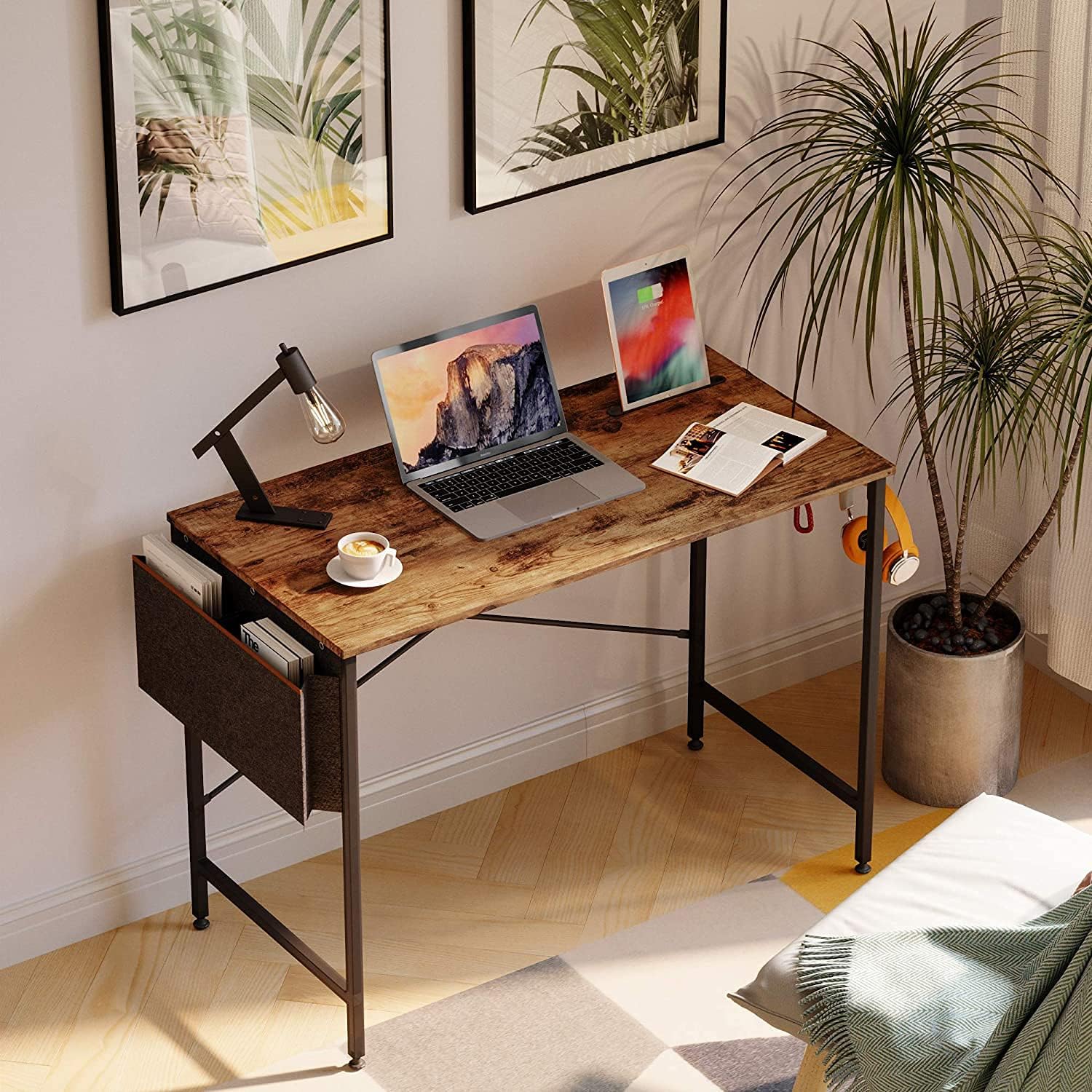 Bestier Escritorio de oficina para computadora con marco de acero, soporte para teléfono móvil y tableta, gancho para auriculares, patas ajustables