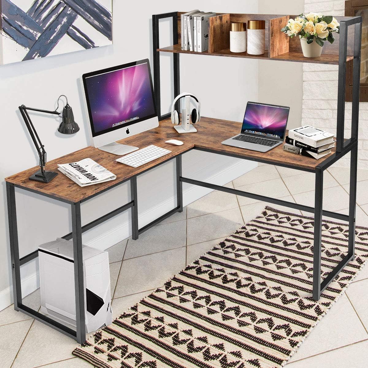 Tangkula Escritorio reversible en forma de L con gabinete, escritorio esquinero para computadora que ahorra espacio con estantes de almacenamiento,