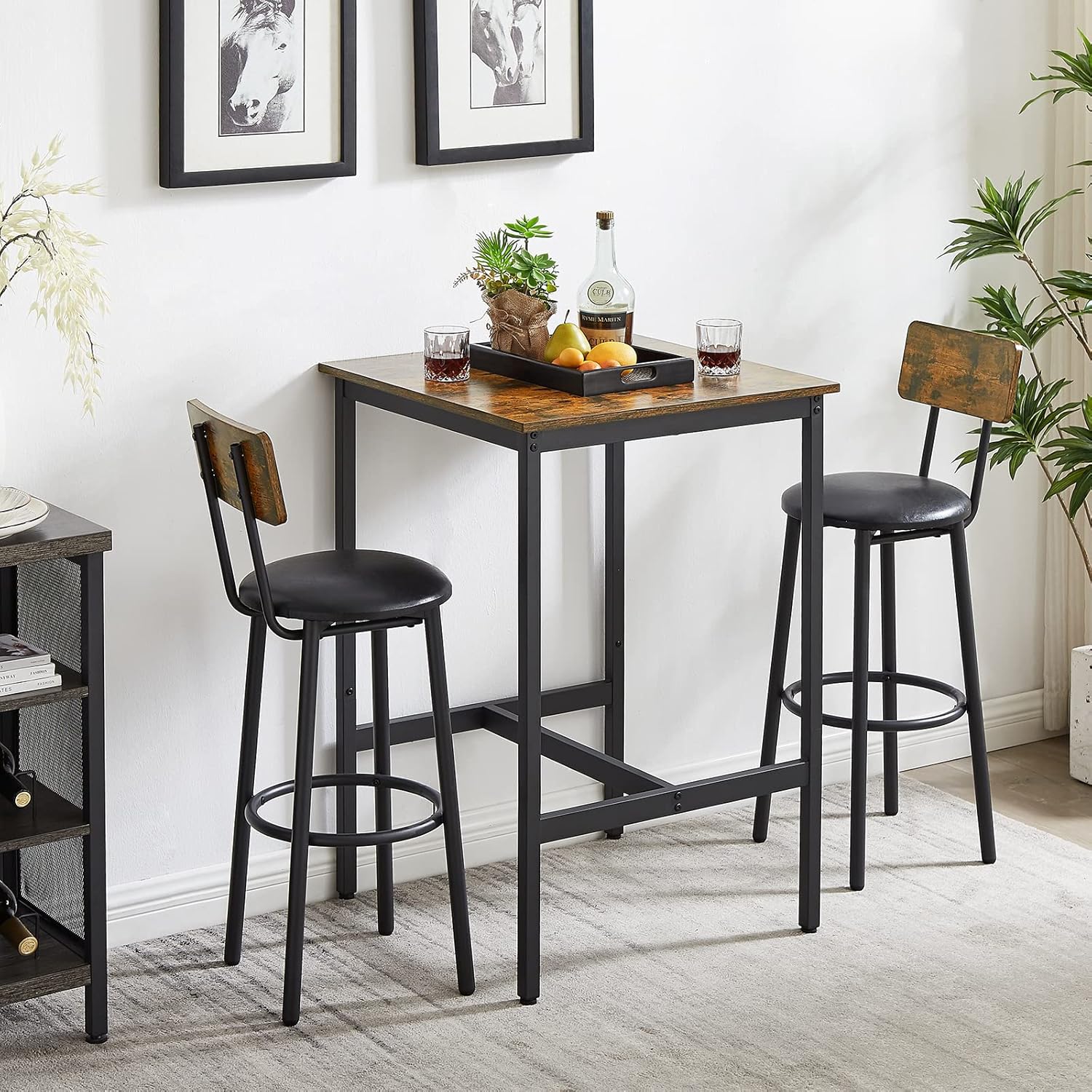 Juego de mesa y silla de bar industrial para 2 mesas y taburetes de altura de mostrador con respaldo, mesa de comedor cuadrada, juego de 3 con