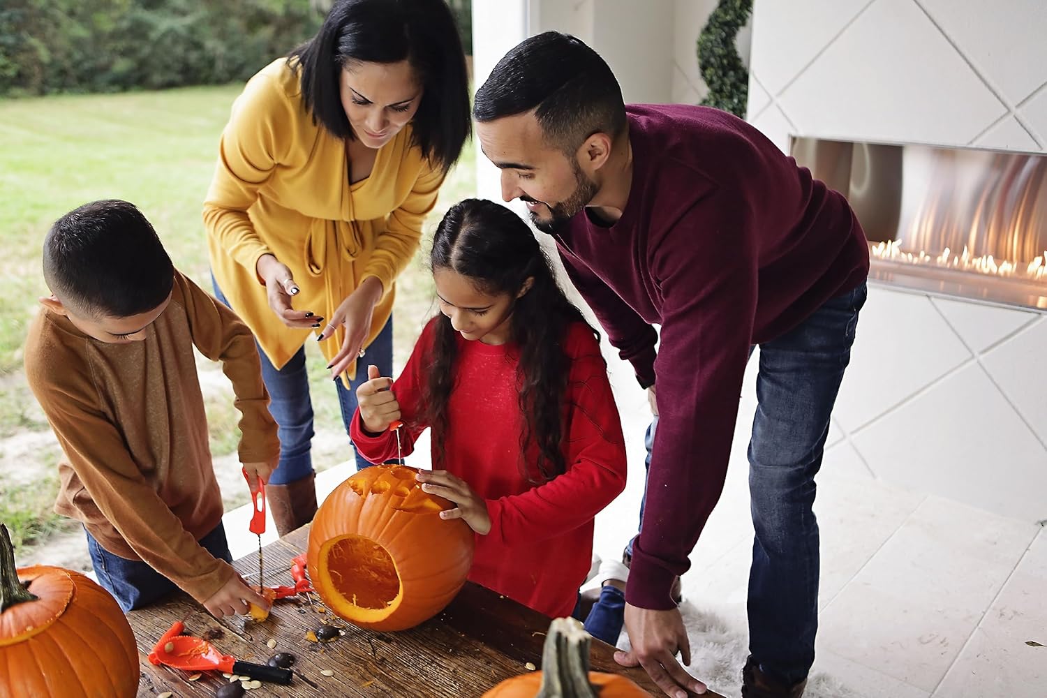 Pumpkin Masters World of Eric Carle – Kit de pintura y decoración fácil limpieza con mantel incluido