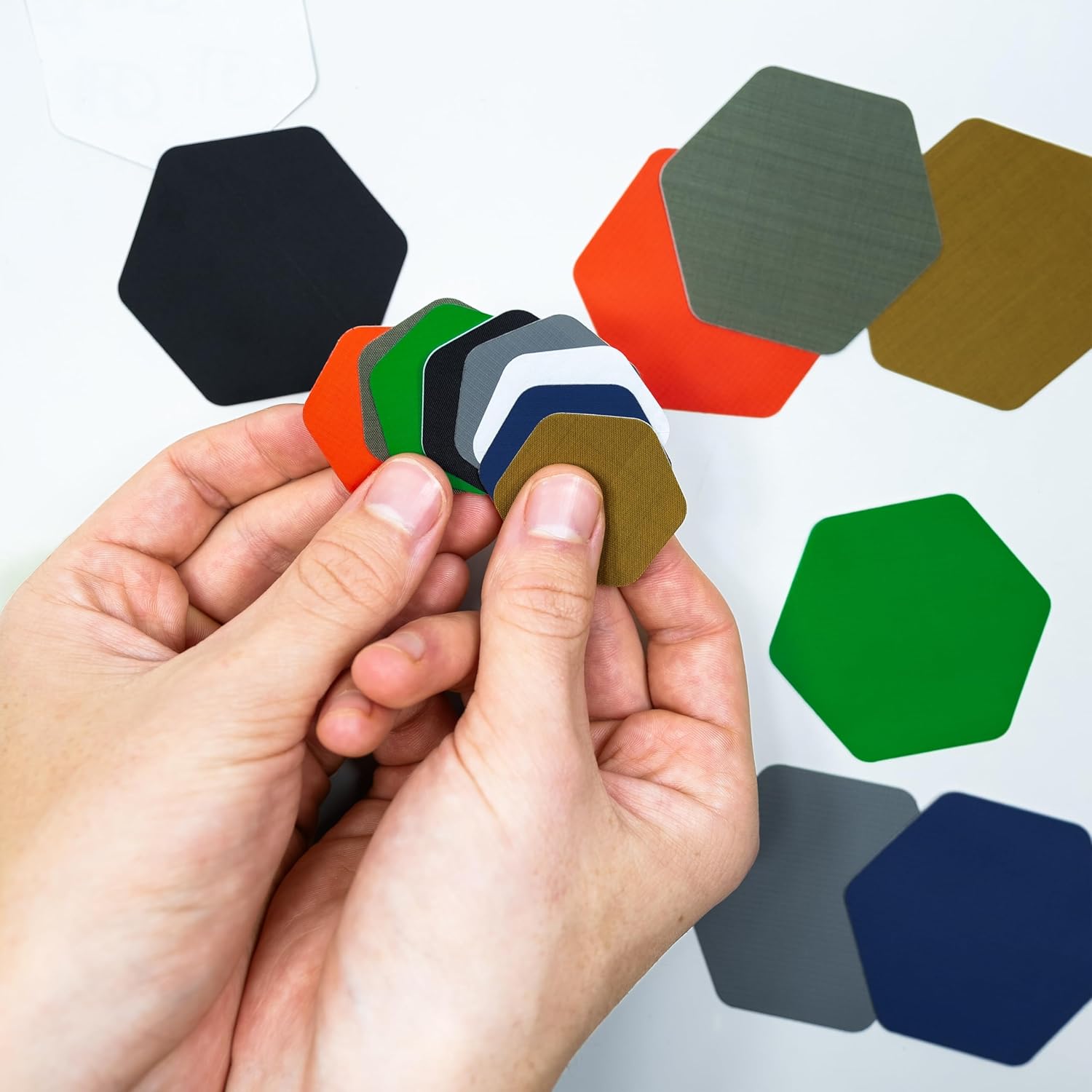 GEAR AID Tenacious – Parches de reparación con forma hexagonal para fijar agujeros en chaquetas, tiendas de campaña, lluvia y equipo al aire libre,