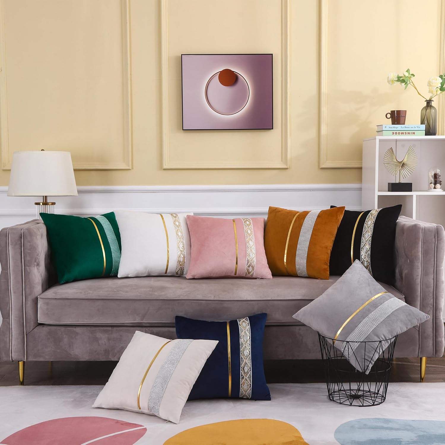 Fundas de almohada de terciopelo beige de 20 x 20 pulgadas, paquete de 2 con diamantes brillantes a rayas de cuero dorado para decoración de sofá,