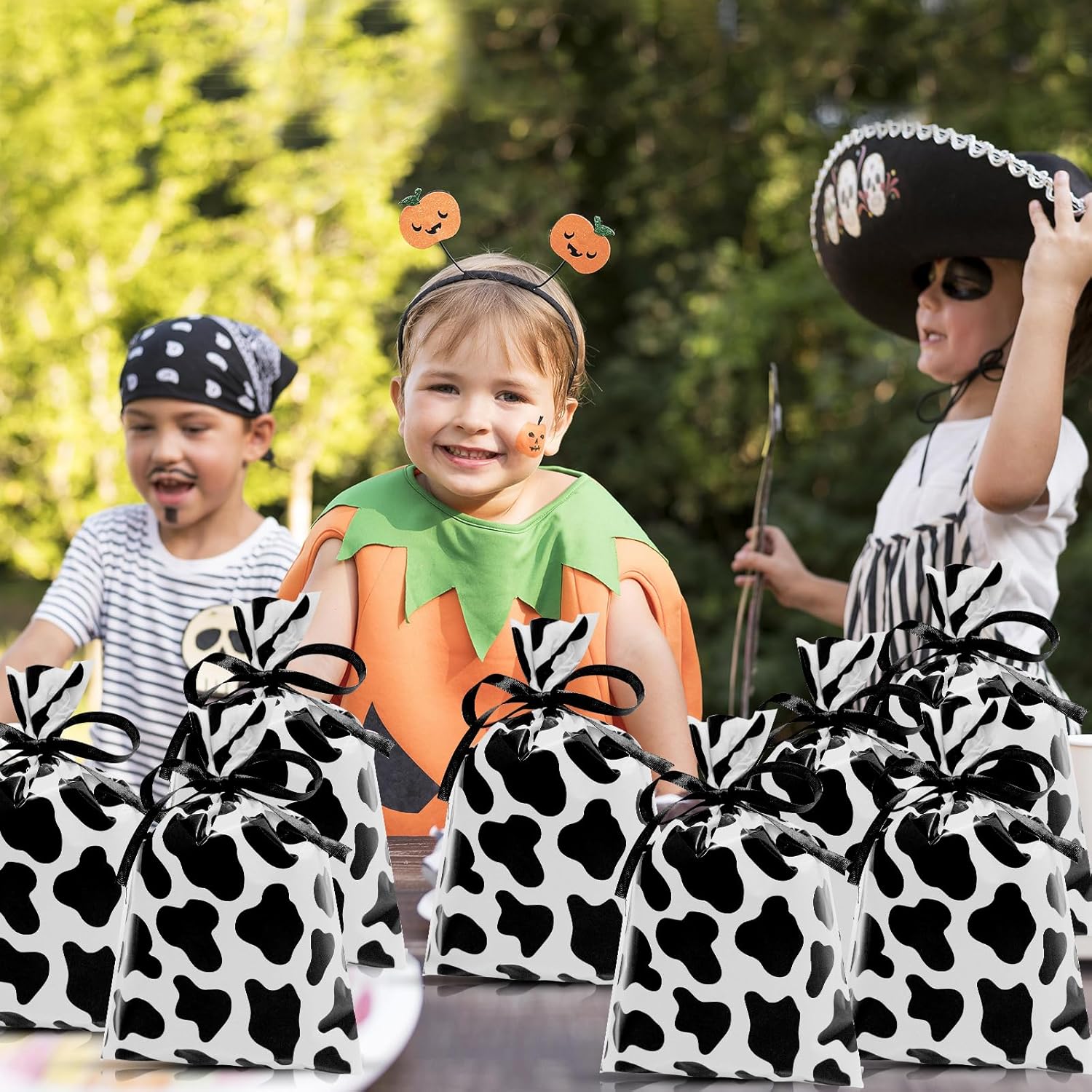 CONEHOY 102 bolsas de plástico con estampado de vaca, bolsas de regalo para fiestas temáticas de vaca, bonitas bolsas de almacenamiento de dulces