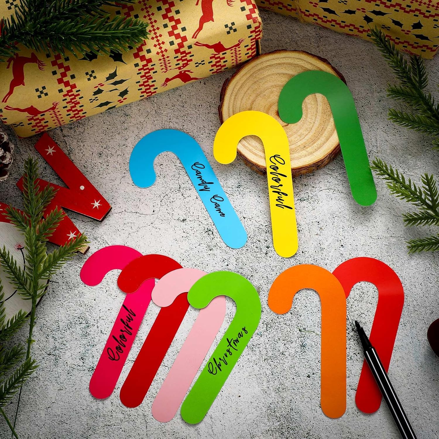 Geyee 108 piezas de recortes de bastón de caramelo de Navidad, varios recortes de Navidad, recortes de papel de bastón de caramelo para Navidad,