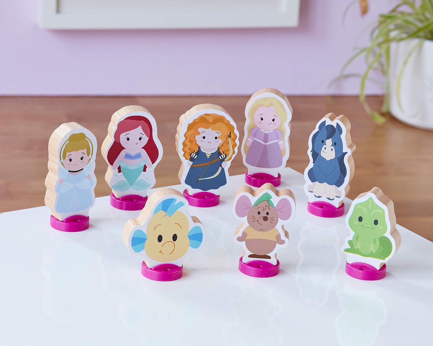 Disney Princess Juego de 4 figuras de princesa de madera, hermoso juguete de madera preescolar, juego imaginativo, certificado FSC sostenible,