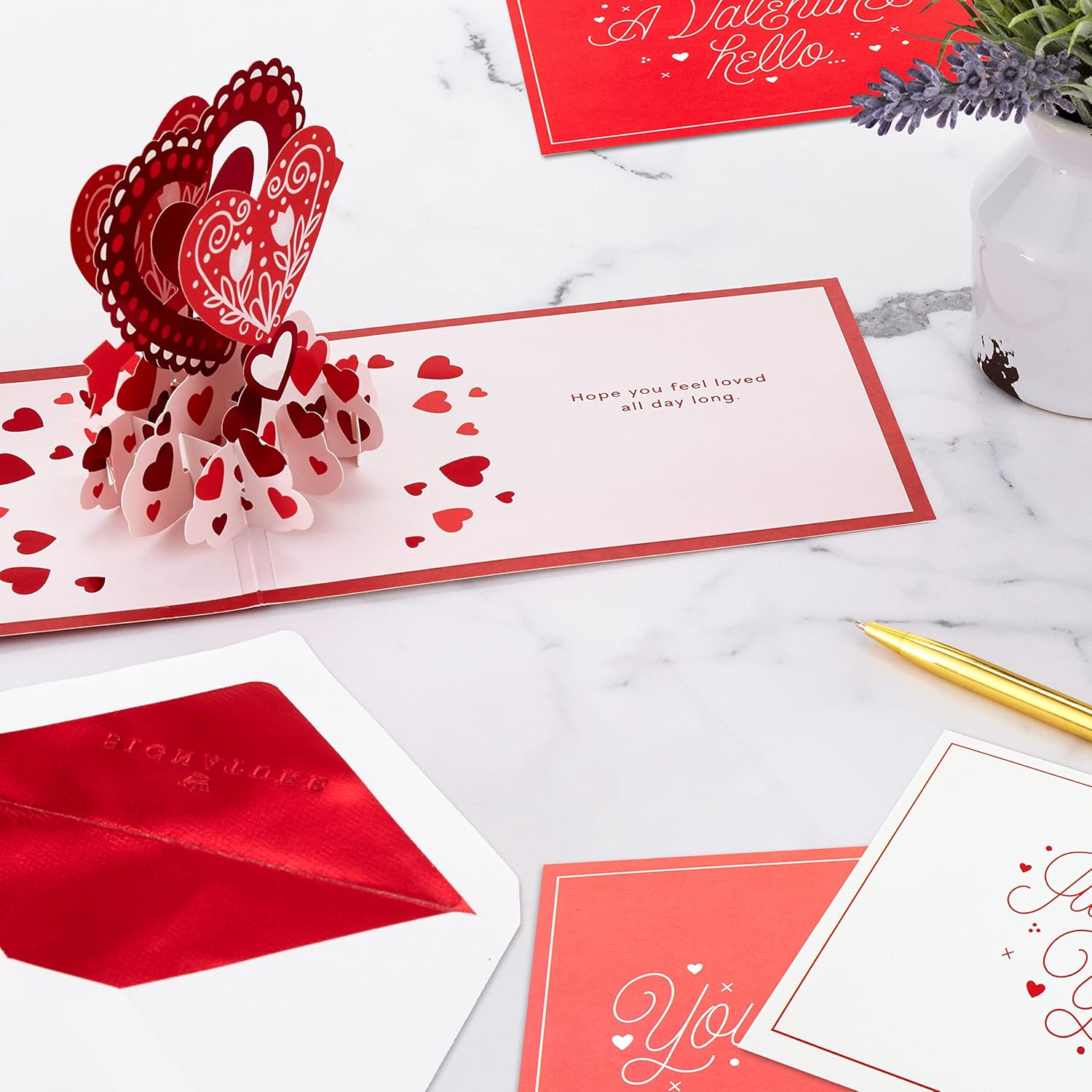 Hallmark Signature Paper Wonder Pop Up – Tarjetas de San Valentín (4 tarjetas con sobres)