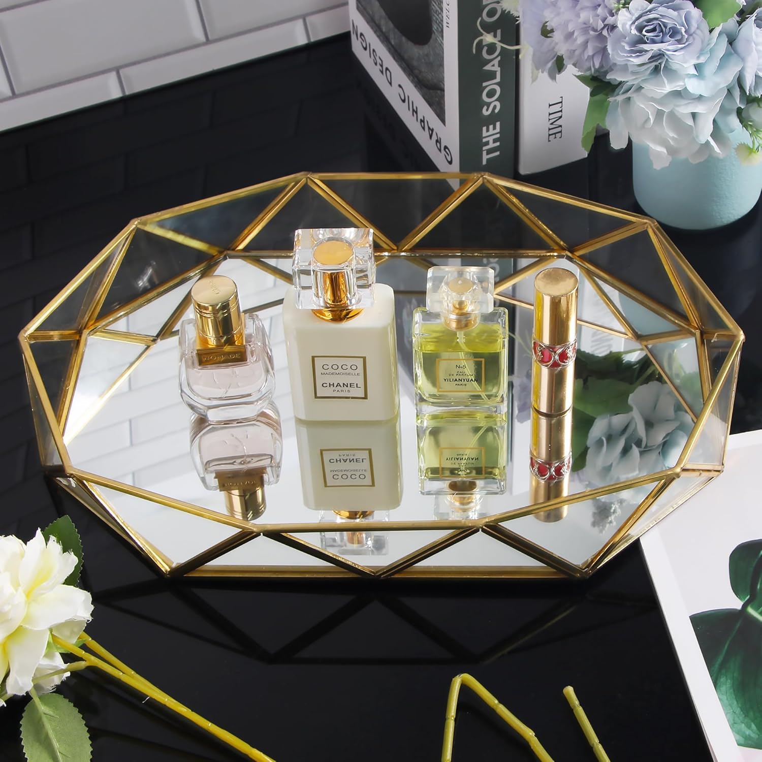 Feyarl Bandeja de maquillaje con espejo de vidrio transparente dorado, organizador de joyas, forma octogonal ornamentada, exhibición de perfume