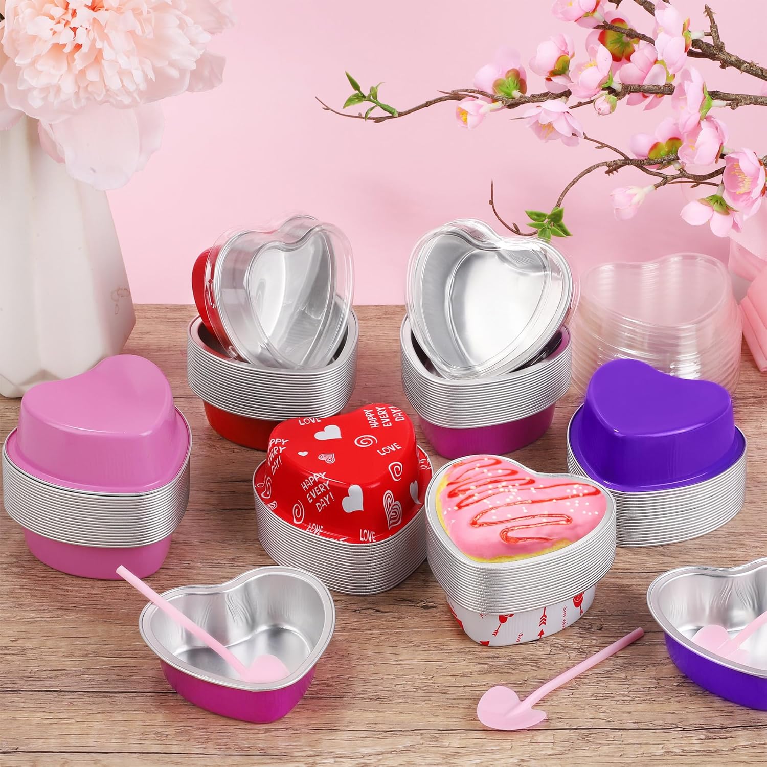120 piezas de 3.4 onzas de 3.4 onzas en forma de corazón de San Valentín con tapas y cucharas, mini moldes de papel de aluminio para pasteles,