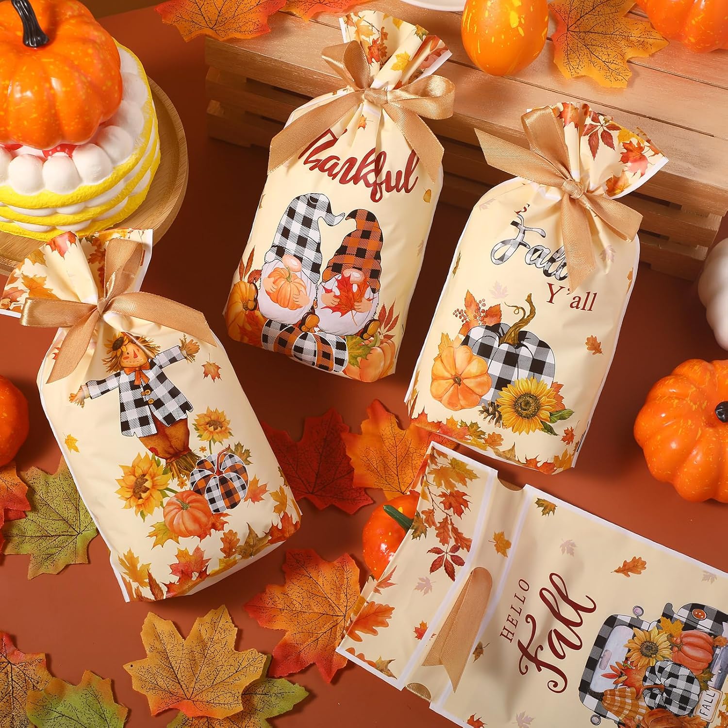 Qeeenar 60 bolsas de plástico de otoño con cordón, pequeñas bolsas de regalo de otoño a granel, hojas de arce y calabaza, bolsas de plástico para
