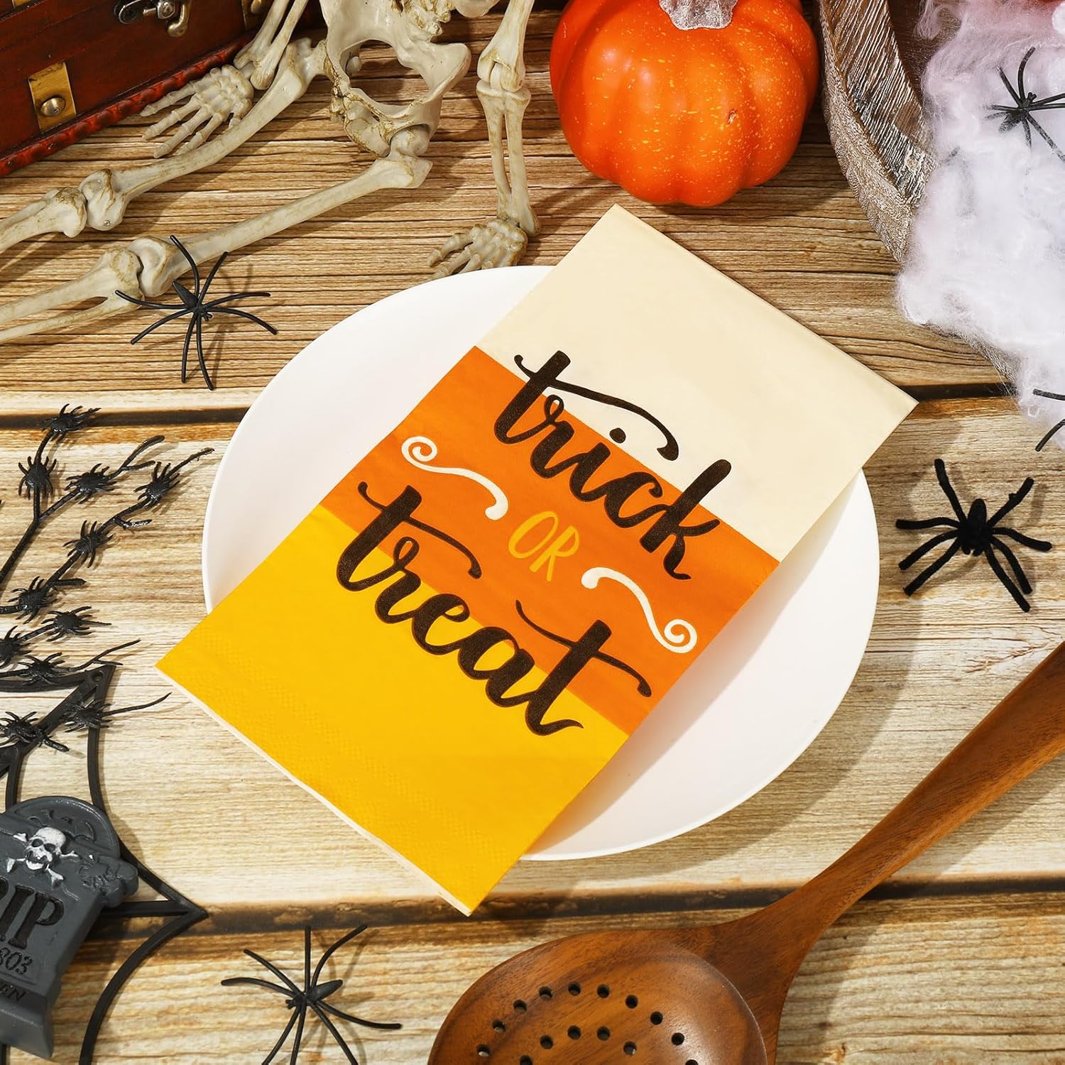 Whaline Servilleta de papel para invitados de Halloween, 4.3 x 7.8 pulgadas, servilletas desechables de dulce o truco, servilletas de color maíz