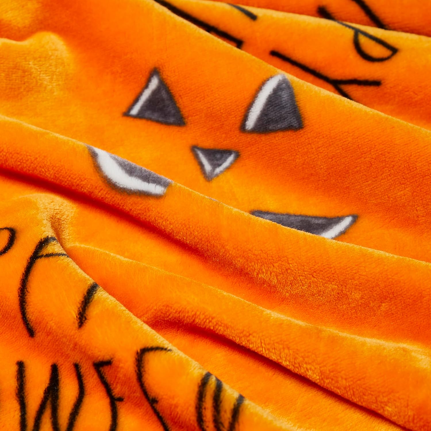 Rae Dunn Manta suave y decorativa para cama o sofá, mantas acogedoras para sofá, manta de felpa suave bordada Happy Halloween, 50 x 70 pulgadas