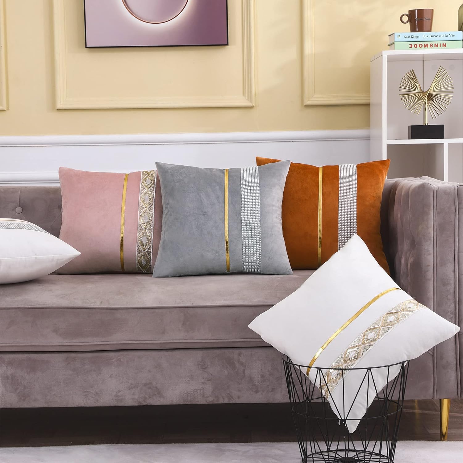Fundas de almohada de terciopelo blanco de 16 x 16 pulgadas, paquete de 2 con cuero dorado bordado de lentejuelas a rayas, fundas de almohada