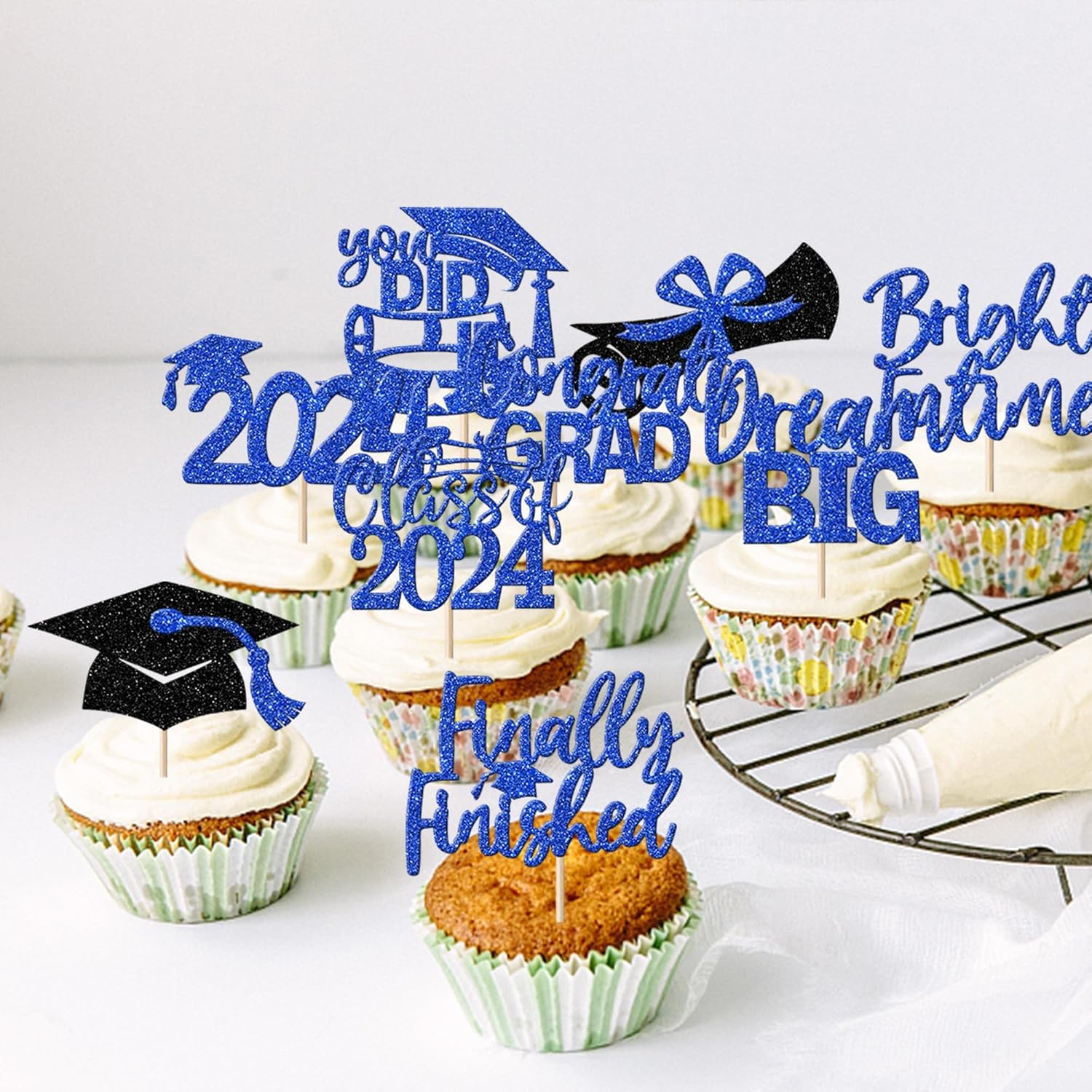 Paquete de 40 adornos para cupcakes de graduación Class of 2023 con purpurina So Proud of You Diploma Graduation Cap Cupcake Picks Bright Future