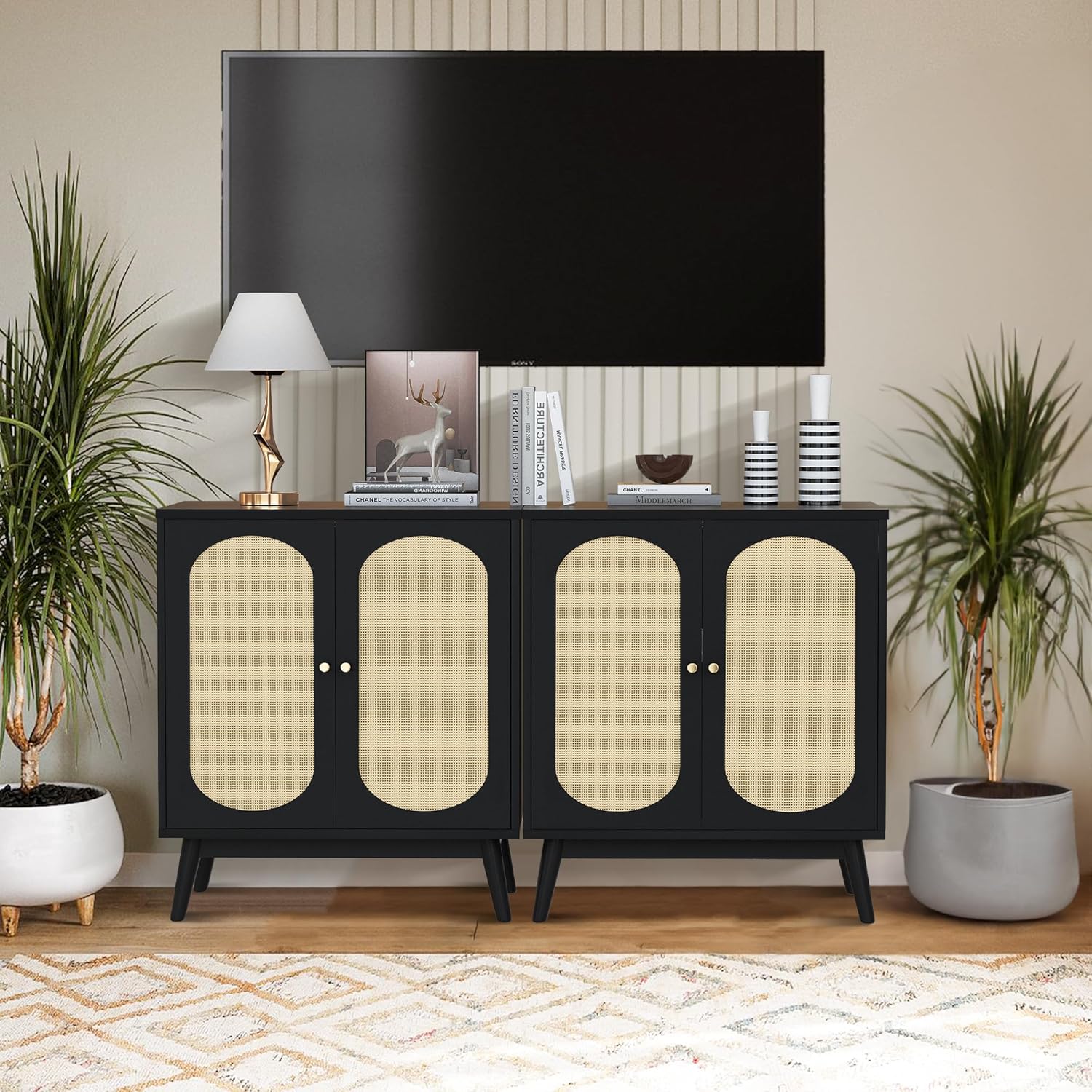 AWQM Armario buffet, armario de ratán natural con pies de madera maciza, armario de almacenamiento de cocina con 2 puertas, estantes ajustables,