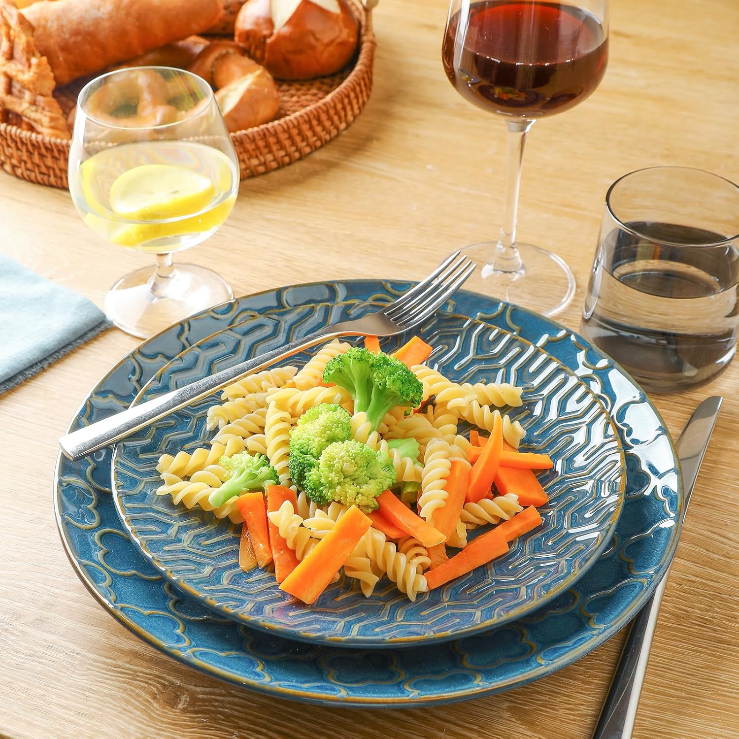 Sureasy – Platos de ensalada, platos pequeños de postre de 8.5 pulgadas, platos de cerámica en relieve para aperitivos, aperitivos, platos de