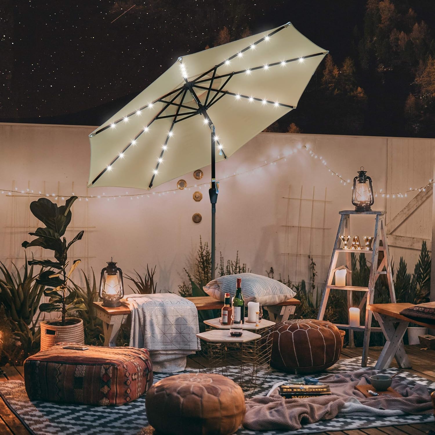 Yescom Sombrilla LED solar de 9 pies para exteriores, 8 costillas, 32 luces, para patio, jardín, mercado, con manivela inclinable, UV30+, color beige