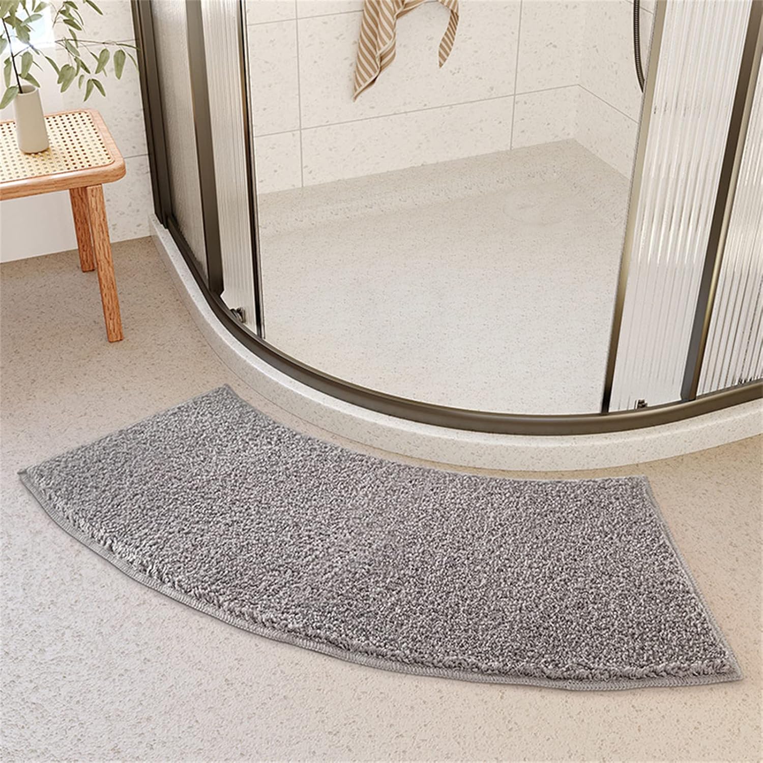 Alfombra de baño curvada, 16 x 39 pulgadas, antideslizante, de microfibra, suave, absorbente, esponjosa, lavable, alfombra de baño para bañera