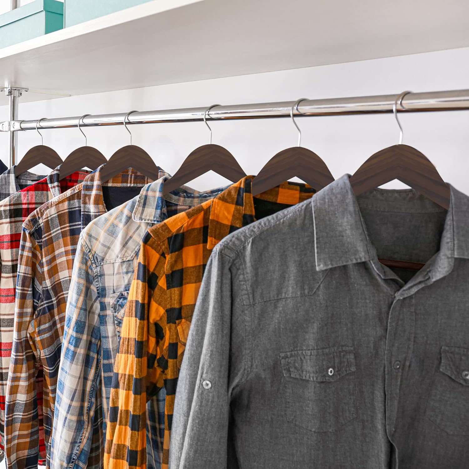 Utopia Home Perchas de madera de alta calidad, paquete de 20 unidades, perchas duraderas y delgadas, perchas para trajes con gancho giratorio de 360