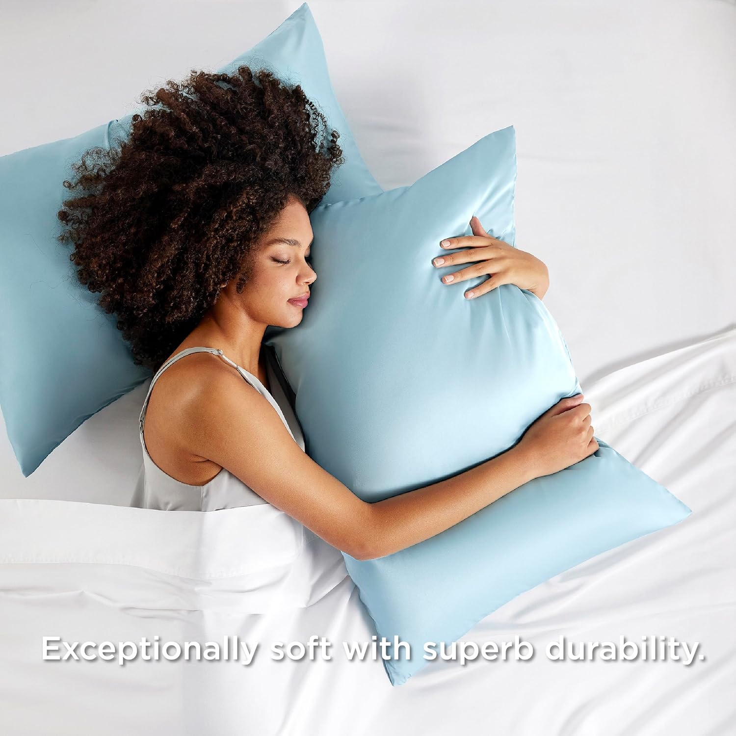 Bedsure Juego de 2 fundas de almohada de satén sedoso para el cabello, juego de 2 fundas de almohada de satén azul canal, satén mejorado similar a