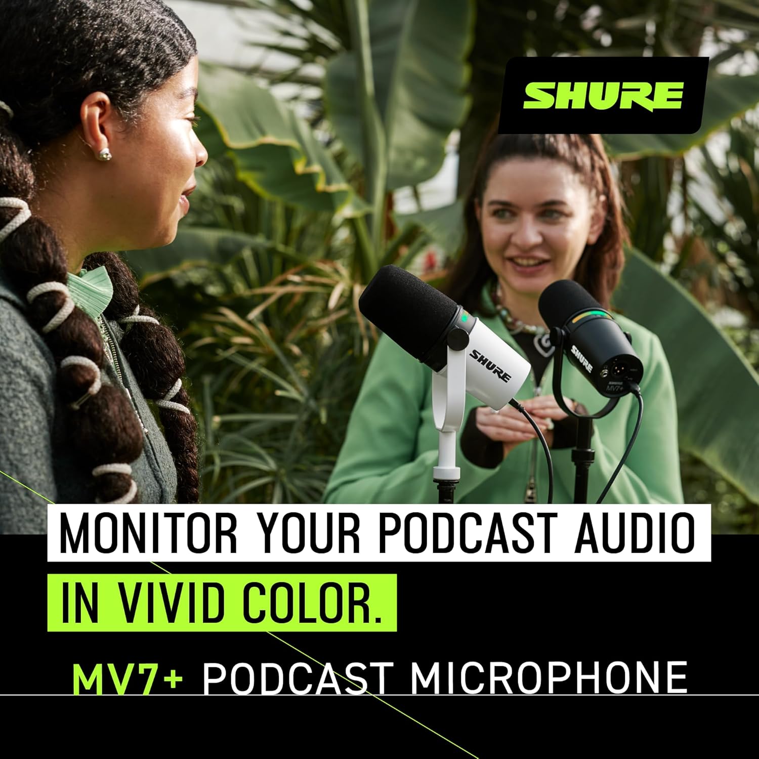 Shure MV7+ – Micrófono para podcast con soporte. Audio mejorado, panel táctil LED, salidas USB-C y XLR, modo de nivel automático, filtro pop