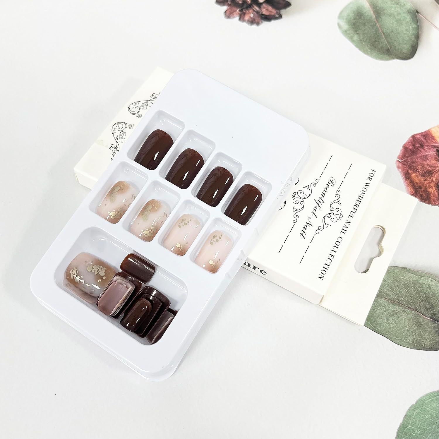 Uñas postizas cortas cuadradas de otoño, color marrón café con diseños de aluminio, uñas acrílicas adhesivas brillantes para mujer, uñas postizas a