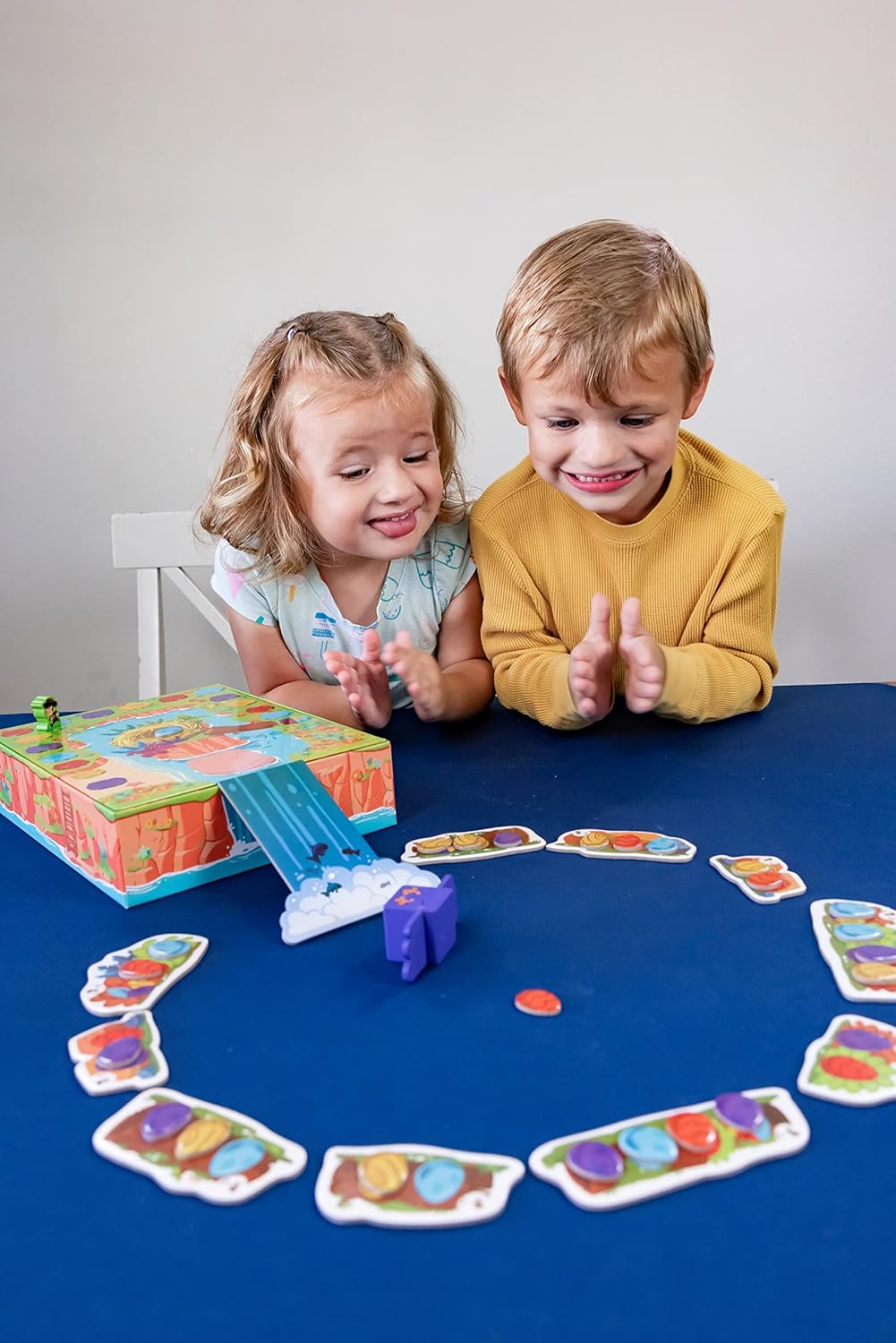 Slidin’ Toucan Fun Cooperative Action – Juego de mesa preescolar para niños y familias, juego educativo de tucán y huevos de Blue Orange Games – 2 a